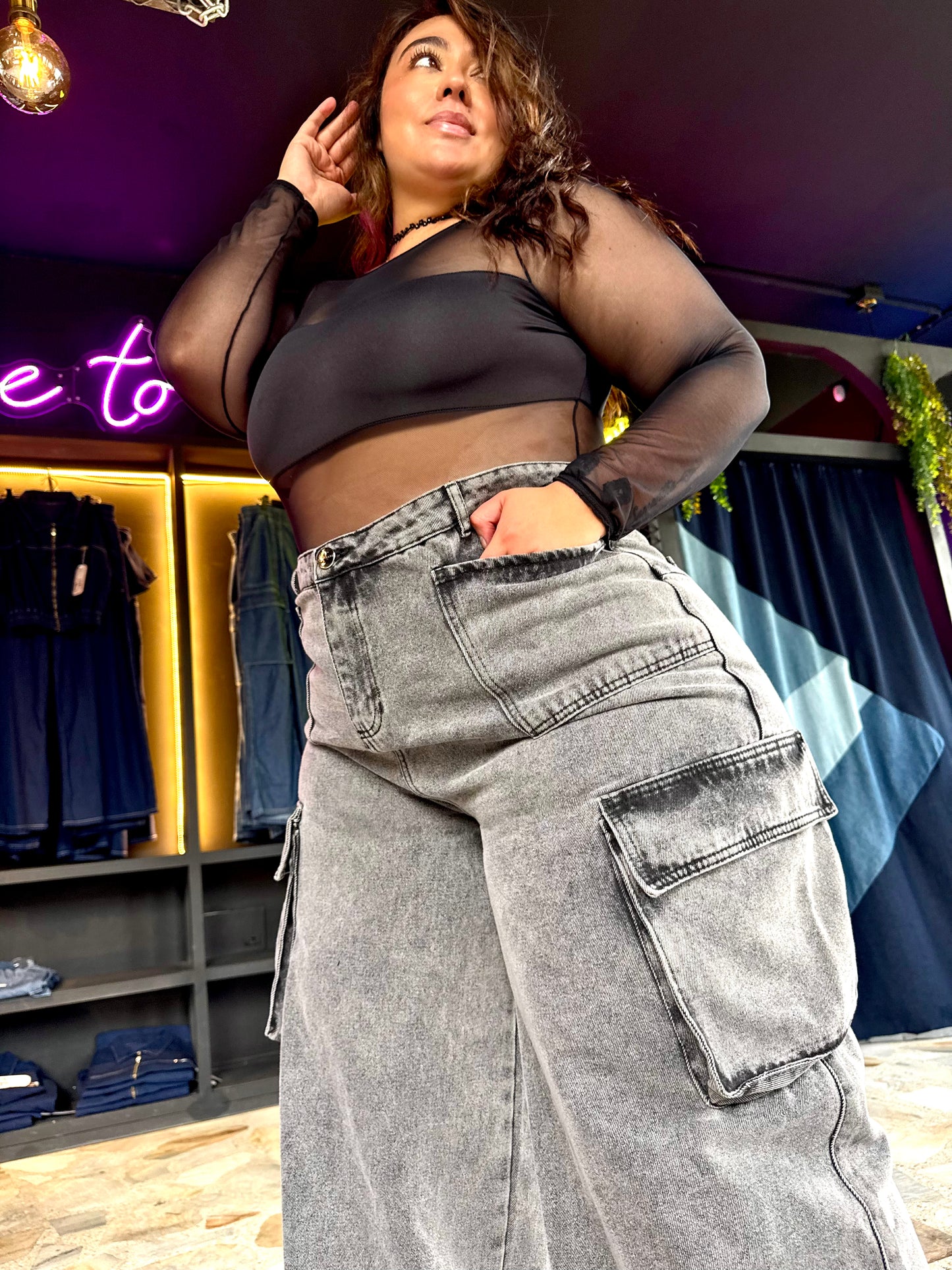 REF: 2531 CARGO ANCHO CURVY, REALMENTE ANCHO, EN TELA DENIM RÍGIDO, GRIS CLARO