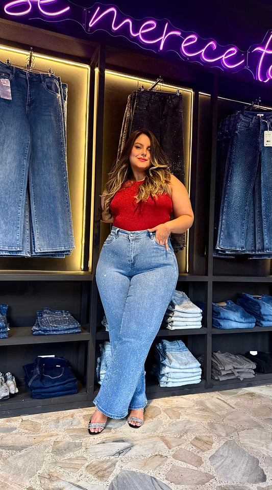REF: 97715 CURVY RECTO CON PIEDRAS BRILLANTES POR DELANTE, TIRO ALTO EN TELA DENIM FULL STRETCH