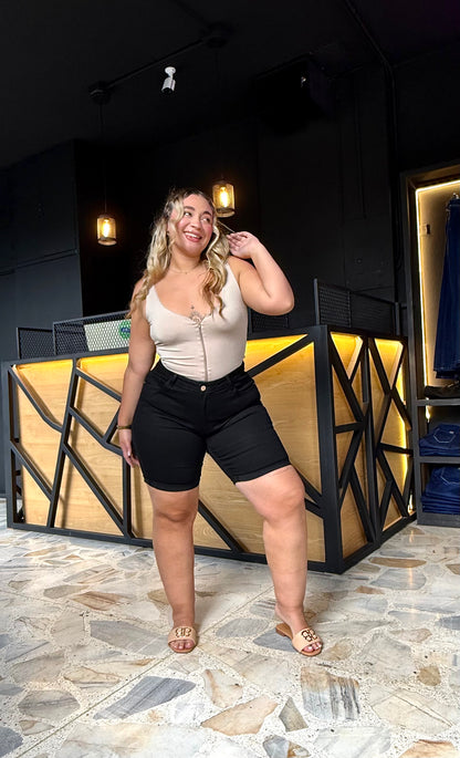 REF: 37844 SHORT CURVY NEGRO EN TELA DENIM STRETCH