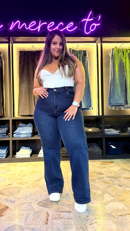 REF: 97477/97478 CLÁSICO BOTA RECTA CURVY TIRO ALTO, LEVANTA COLA EN TELA DENIM STRETCH
