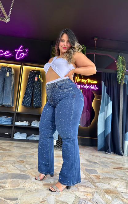 REF: 97719 RECTO CURVY CON PIEDRAS BRILLANTES POR DELANTE, TIRO ALTO EN TELA DENIM FULL STRETCH