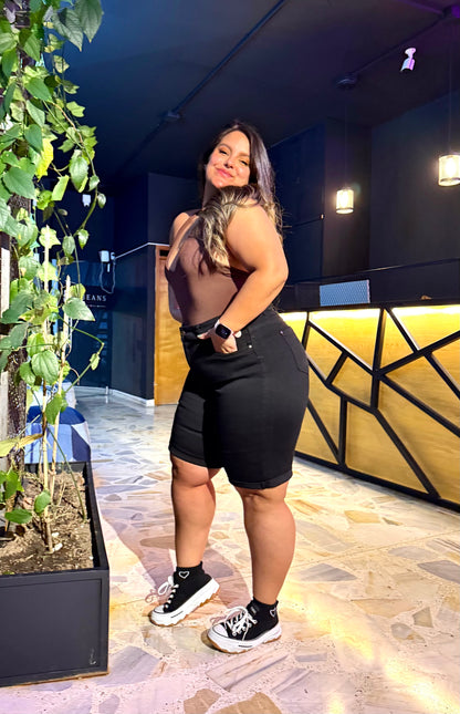 REF: 39643 BERMUDA CURVY TIRO ALTO EN TELA DENIM FULL STRETCH COLOR NEGRO