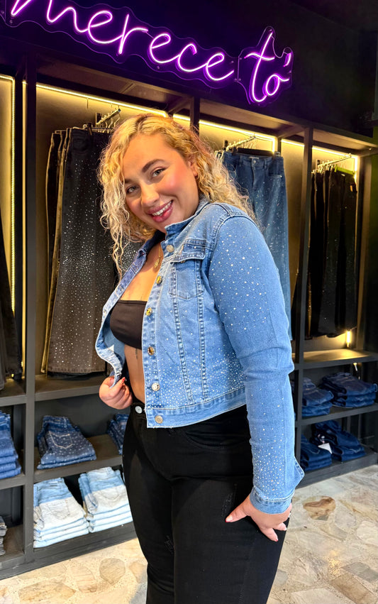 REF: 92735 CHAQUETA EN TELA DENIM STRETCH CON PIEDRA BRILLANTE EN DEGRADÉ TALLAS REGULARES Y CURVY