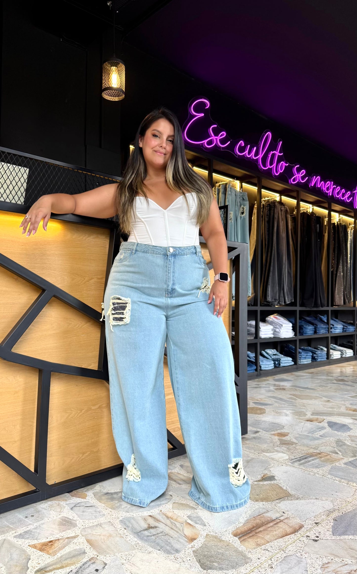 REF: 2513 JEAN CURVY ANCHO REALMENTE ANCHO CON PARCHES EN TELA DENIM