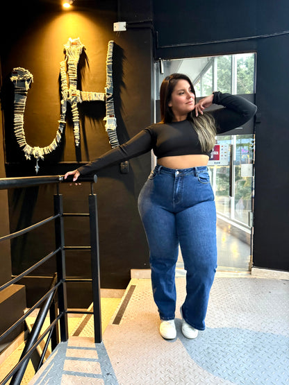 REF: 97625 BOTA RECTA CURVY, TIRO ALTO EN TELA DENIM STRETCH, LEVANTA COLA