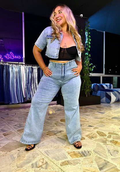 2501 JEAN BOTA RECTA CON FAJA, EFECTO CINTURA DE AVISPA CURVY