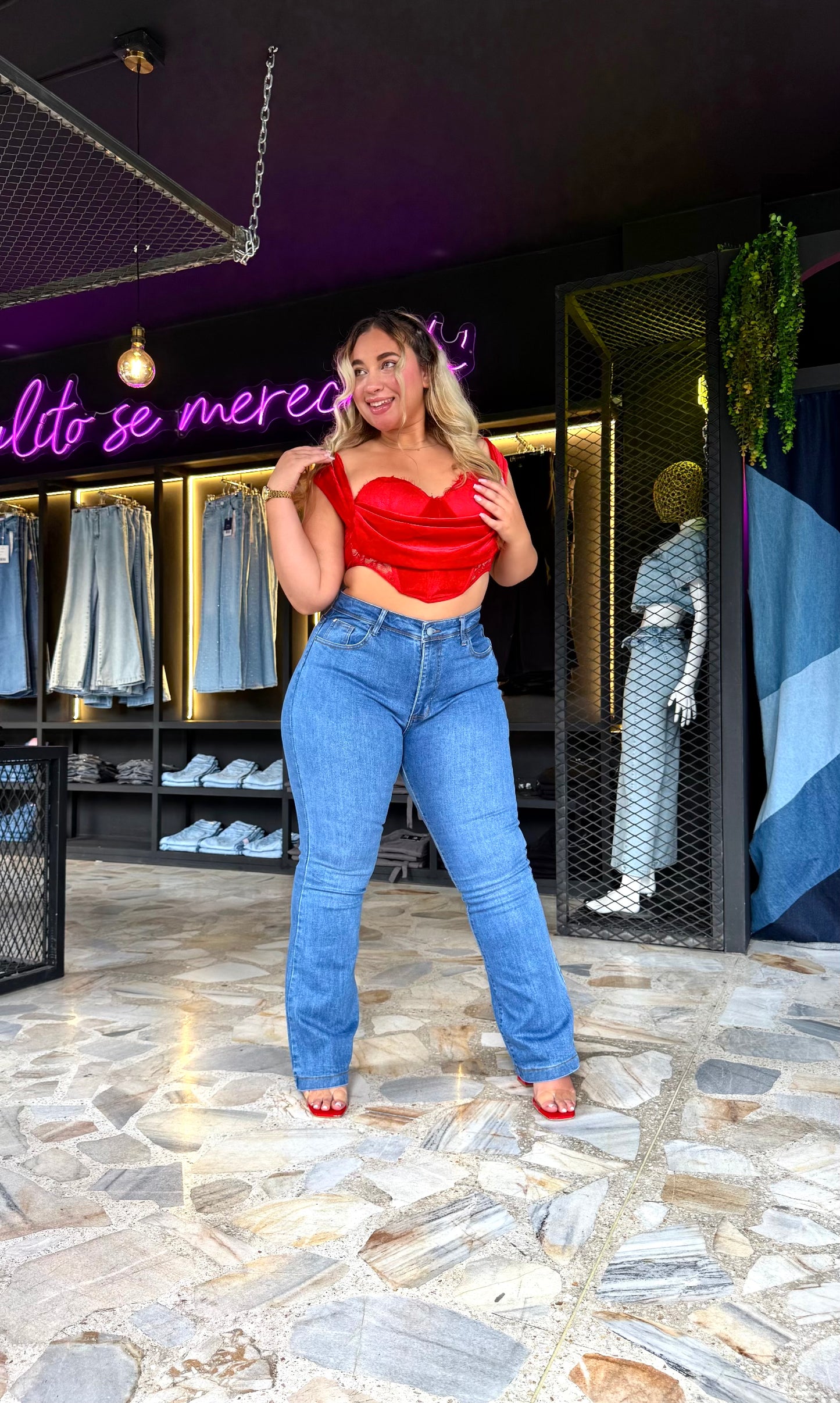 REF: 38600 BOTA RECTA CURVY TIRO ALTO EN TELA DENIM FULL STRETCH