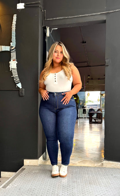 REF: 2226 SKINNY CURVY CLÁSICO, TIRO ALTO EN TELA DENIM FULL STRETCH, OSCURO