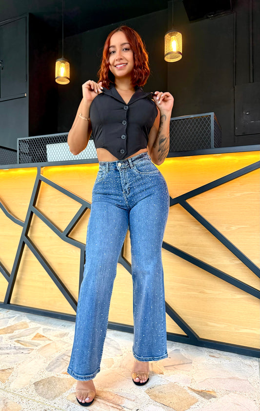 REF: 94158 RECTO CON PINZA LEVANTA COLA, TIRO ALTO EN TELA DENIM FULL STRETCH CON PIEDRA BRILLANTE POR DELANTE