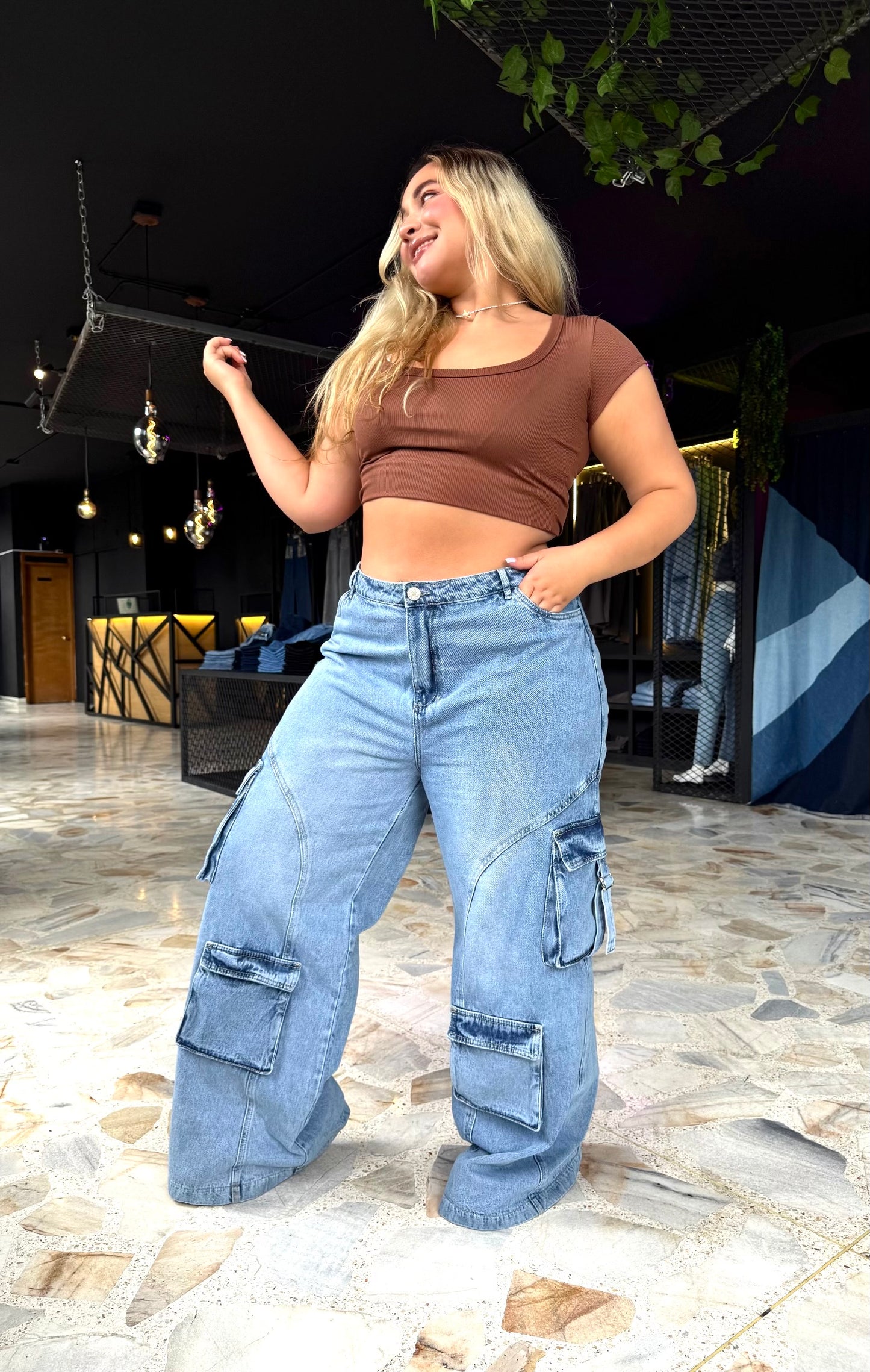 REF: 2504 CARGO ANCHO CON PINZAS LEVANTA COLA HORMA DE CORAZÓN CURVY