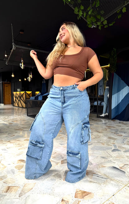 REF: 2504 CARGO ANCHO CON PINZAS LEVANTA COLA HORMA DE CORAZÓN CURVY