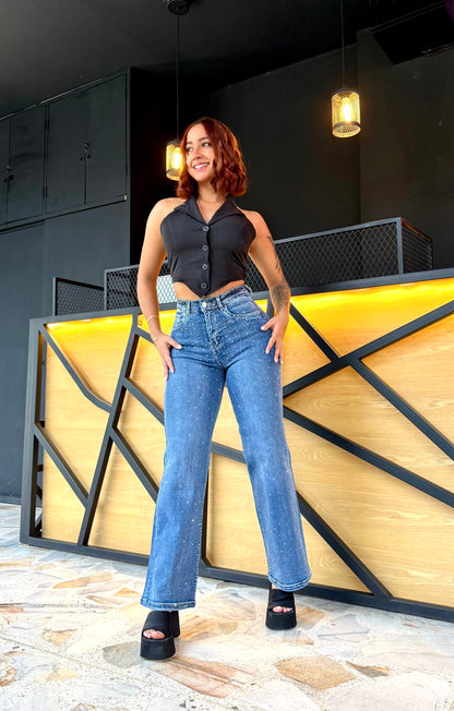 REF: 94158 RECTO CON PINZA LEVANTA COLA, TIRO ALTO EN TELA DENIM FULL STRETCH CON PIEDRA BRILLANTE POR DELANTE