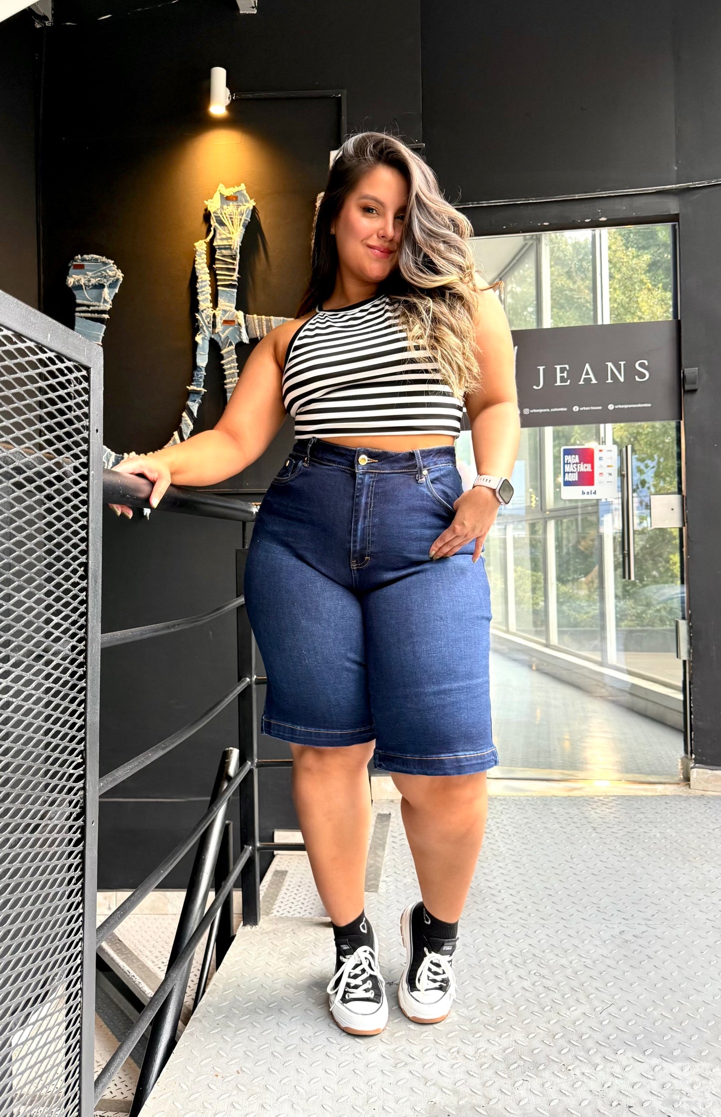 REF: 98334 BERMUDA CURVY TIRO ALTO EN TELA DENIM FULL STRETCH AZUL OSCURO