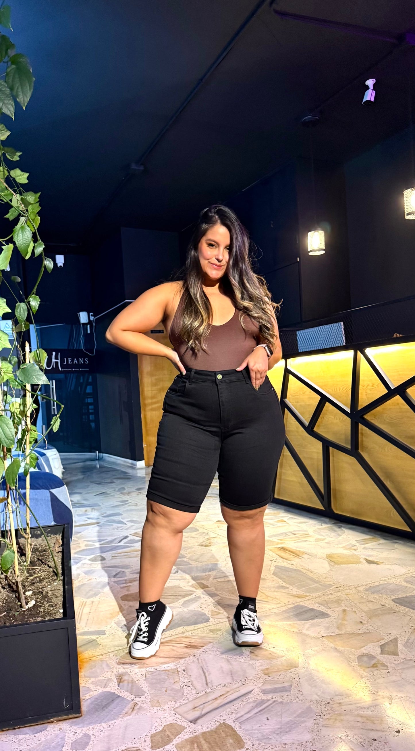 REF: 39643 BERMUDA CURVY TIRO ALTO EN TELA DENIM FULL STRETCH COLOR NEGRO