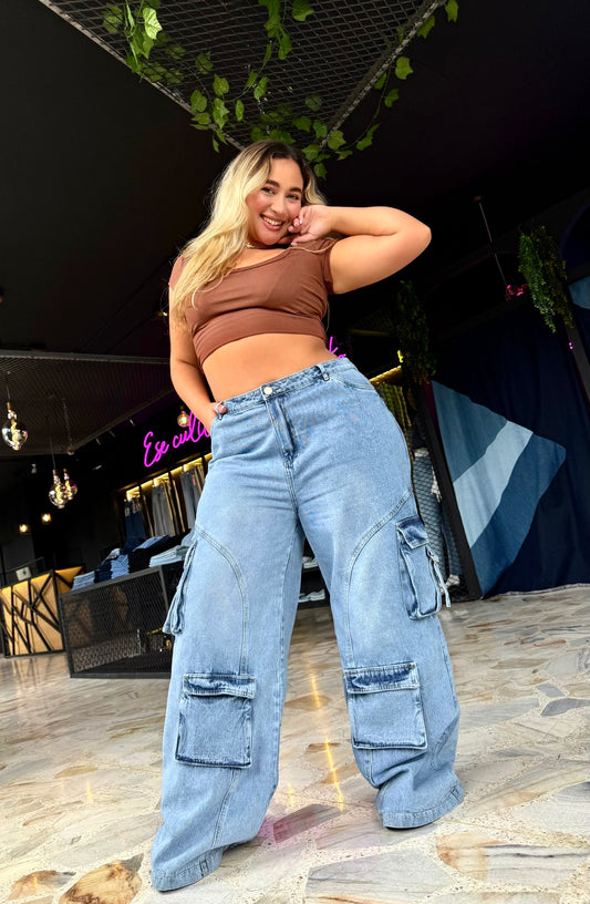 REF: 2504 CARGO ANCHO CON PINZAS LEVANTA COLA HORMA DE CORAZÓN CURVY