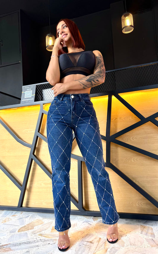 REF: 39092 RECTO TIRO ALTO EN TELA DENIM SEMI STRETCH CON PIEDRAS EN ROMBO AZUL OSCURO