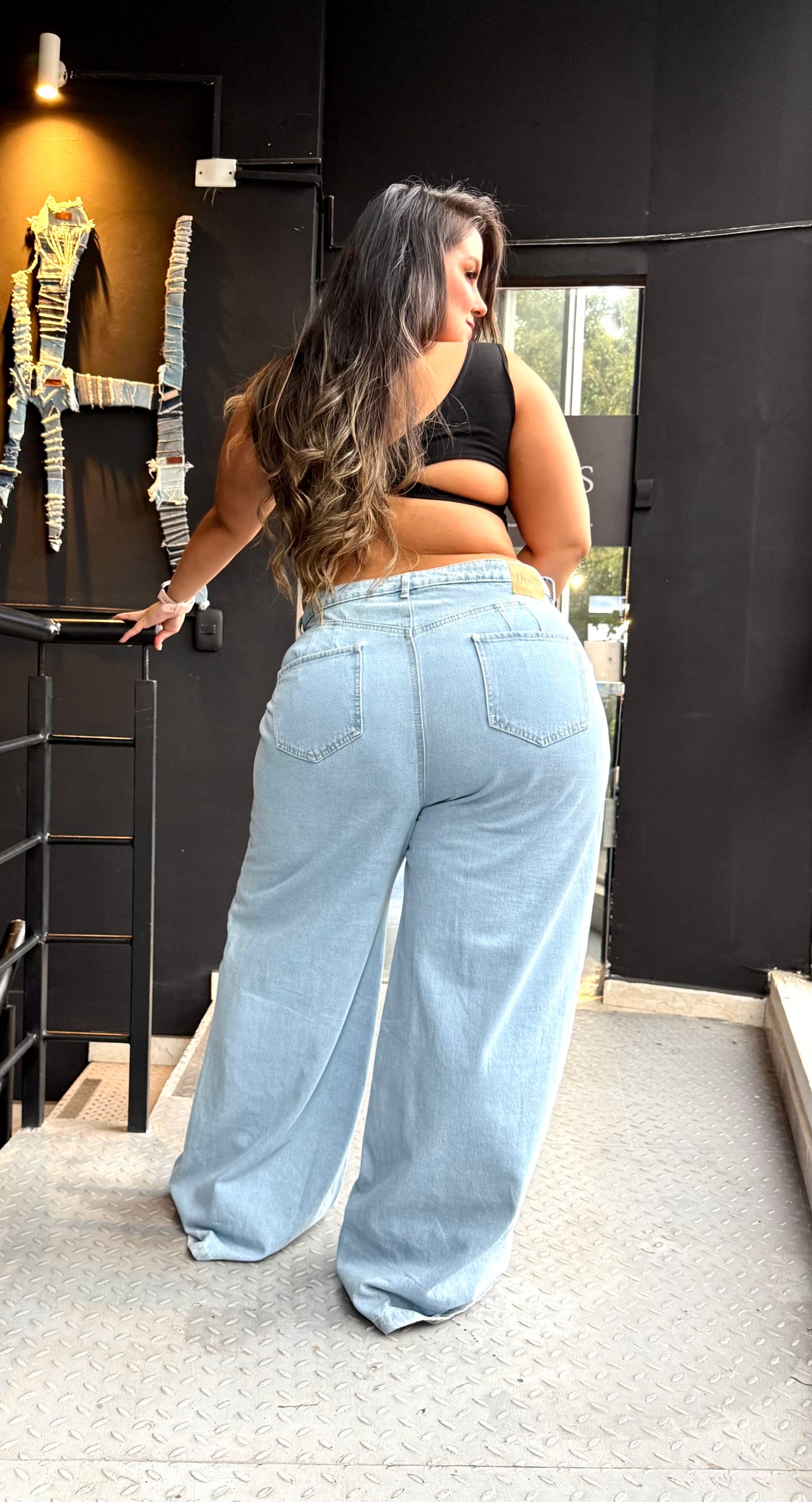 REF: 2515 JEAN CURVY, ANCHO REALMENTE ANCHO CON ROTOS TAPADOS,EN TELA DENIM RÍGIDO.