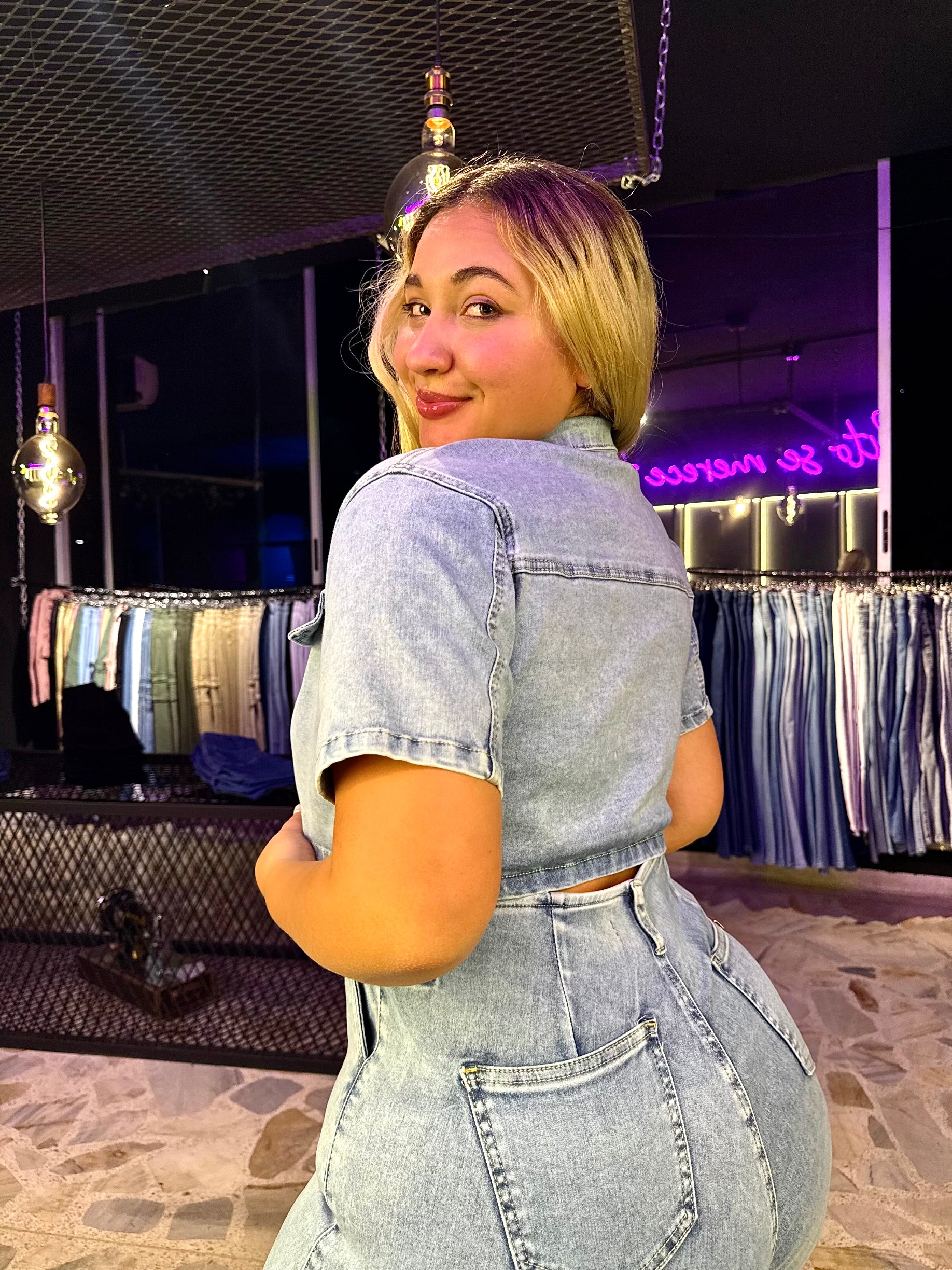 2501 CHAQUETA EN TELA DENIM STRETCH, AZUL HIELO CURVY – UH Jeans