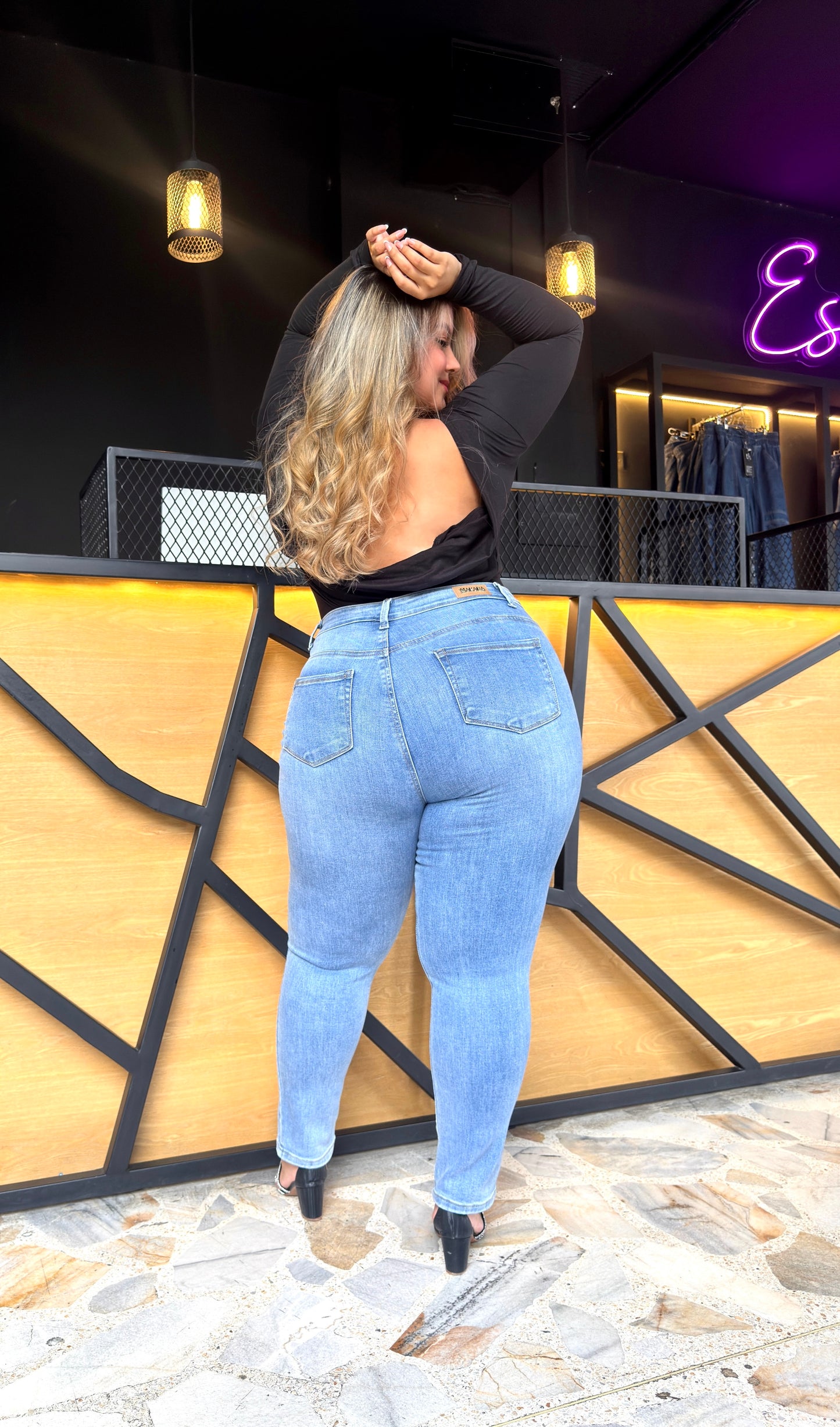 REF: 2227 SKINNY CURVY CLÁSICO, TIRO ALTO EN TELA DENIM FULL STRETCH, CLARO