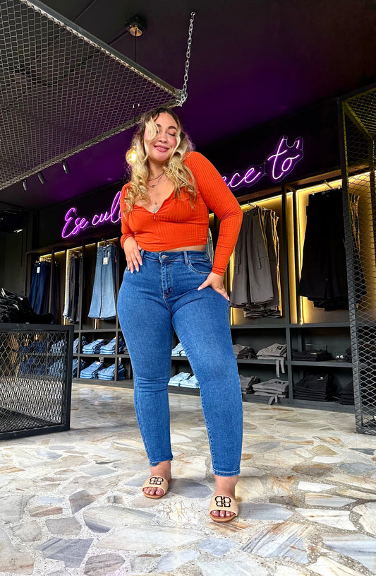 REF: ARF-1776 CLÁSICO CURVY TIRO ALTO EN TELA DENIM FULL STRETCH