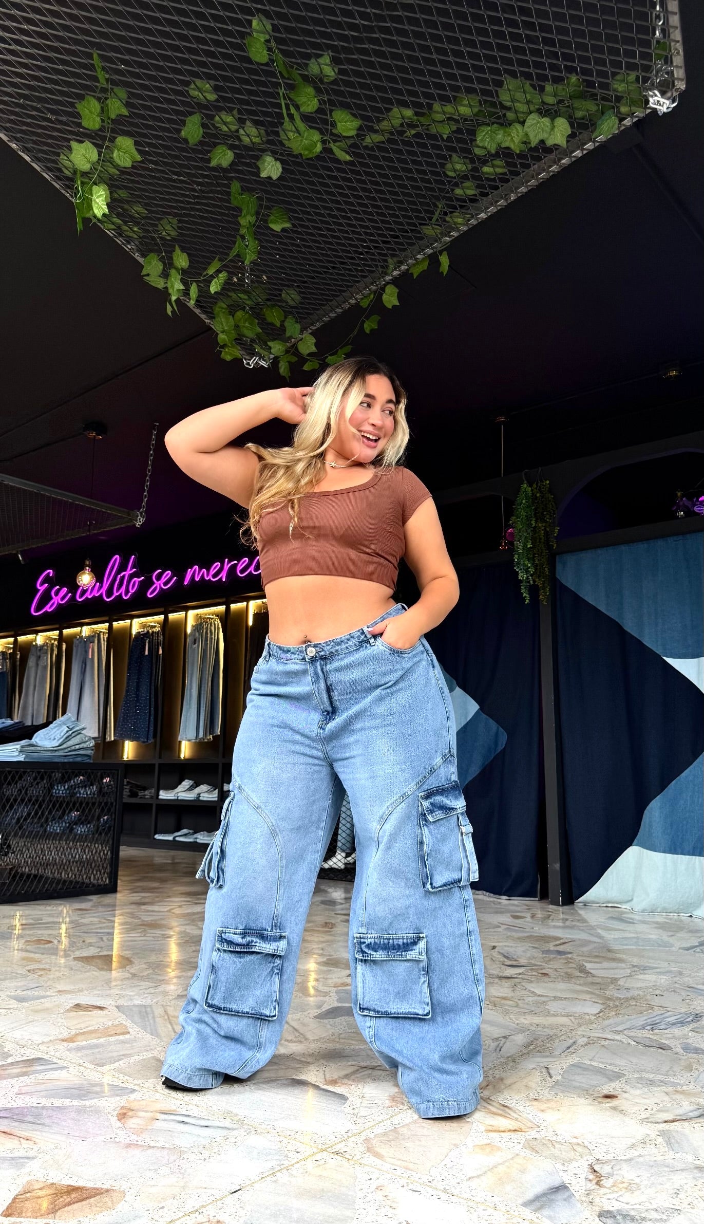 REF: 2504 CARGO ANCHO CON PINZAS LEVANTA COLA HORMA DE CORAZÓN CURVY