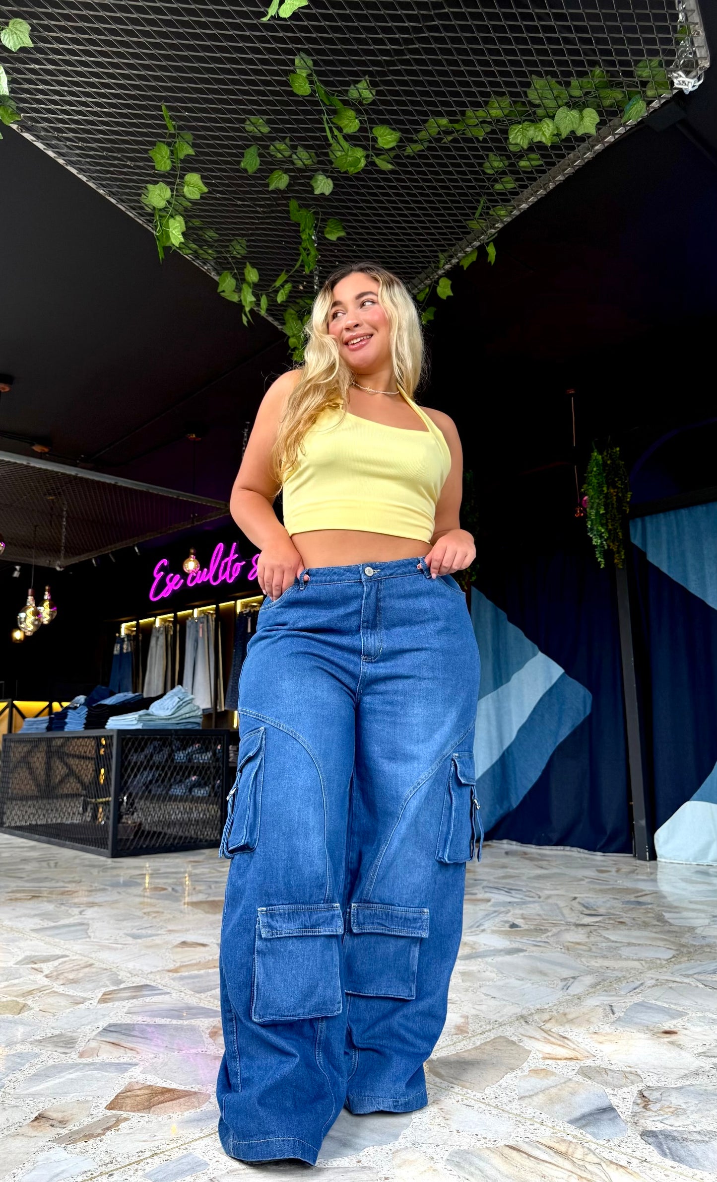 REF: 2504 CARGO ANCHO CON PINZAS LEVANTA COLA HORMA DE CORAZÓN CURVY