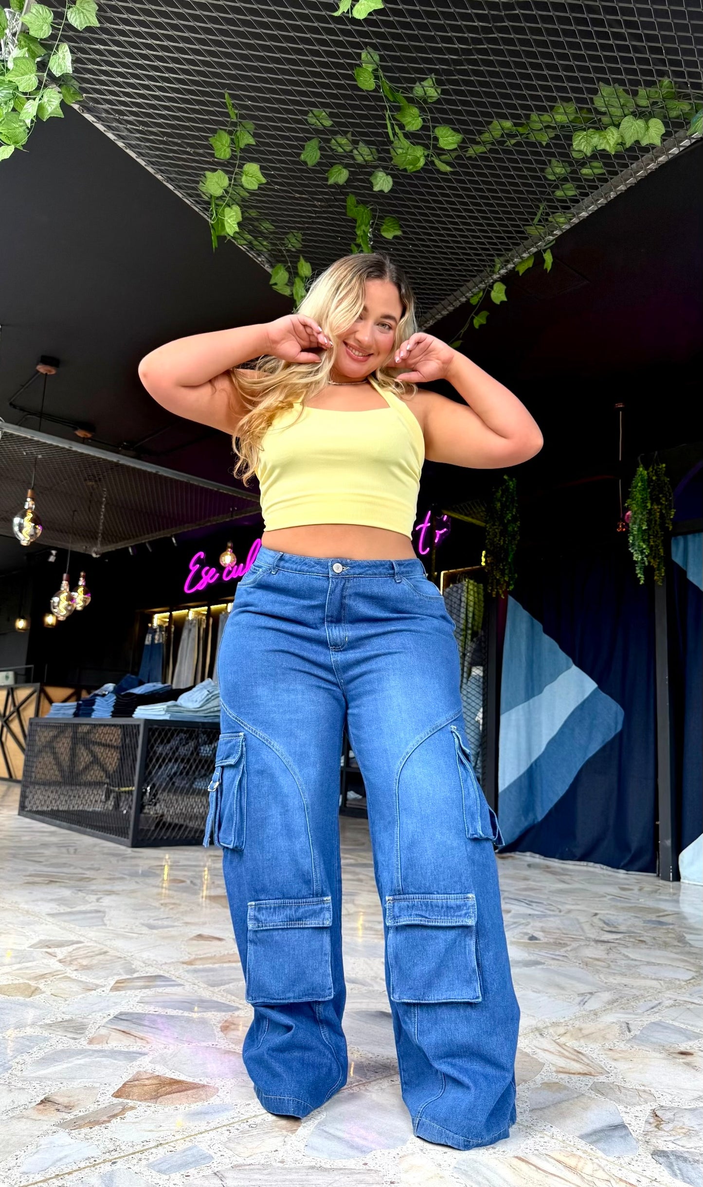 REF: 2504 CARGO ANCHO CON PINZAS LEVANTA COLA HORMA DE CORAZÓN CURVY