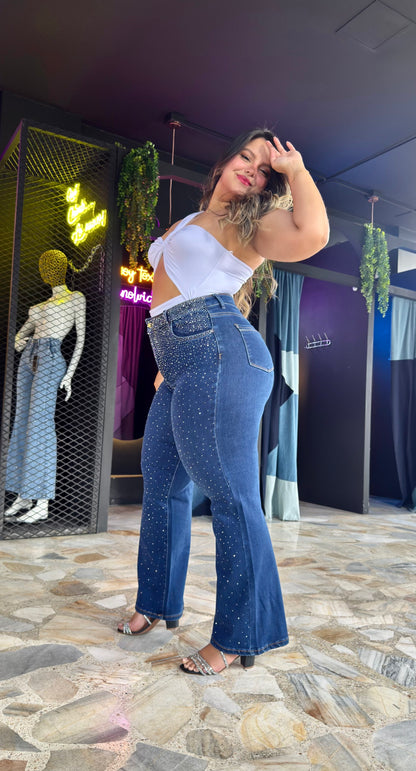 REF: 97719 RECTO CURVY CON PIEDRAS BRILLANTES POR DELANTE, TIRO ALTO EN TELA DENIM FULL STRETCH