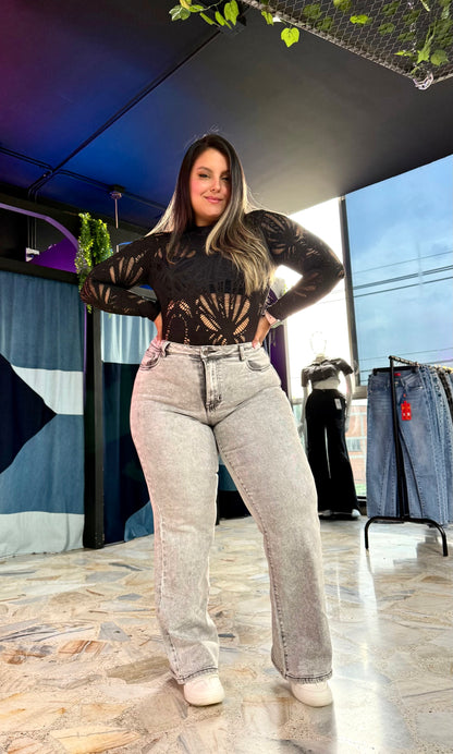 REF: 97474 BOTA RECTA CURVY GRIS CLARO EN TELA DENIM STRETCH