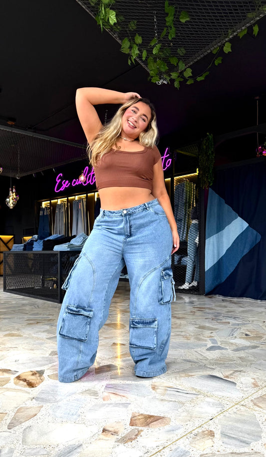 REF: 2504 CARGO ANCHO CON PINZAS LEVANTA COLA HORMA DE CORAZÓN CURVY