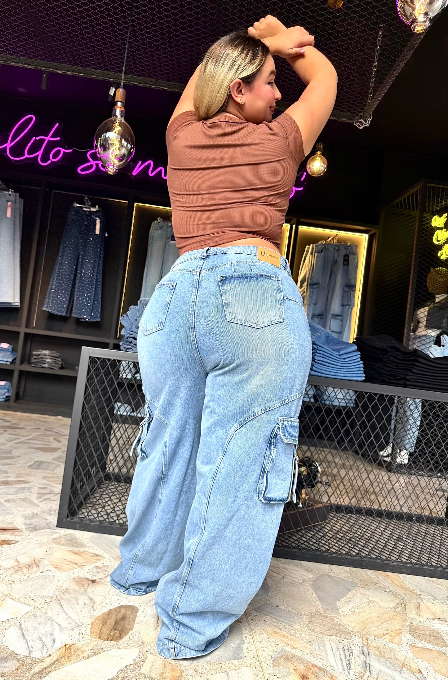 REF: 2504 CARGO ANCHO CON PINZAS LEVANTA COLA HORMA DE CORAZÓN CURVY