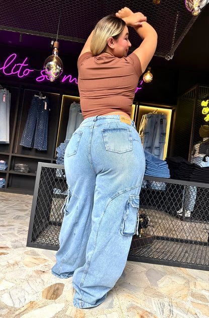 REF: 2504 CARGO ANCHO CON PINZAS LEVANTA COLA HORMA DE CORAZÓN CURVY