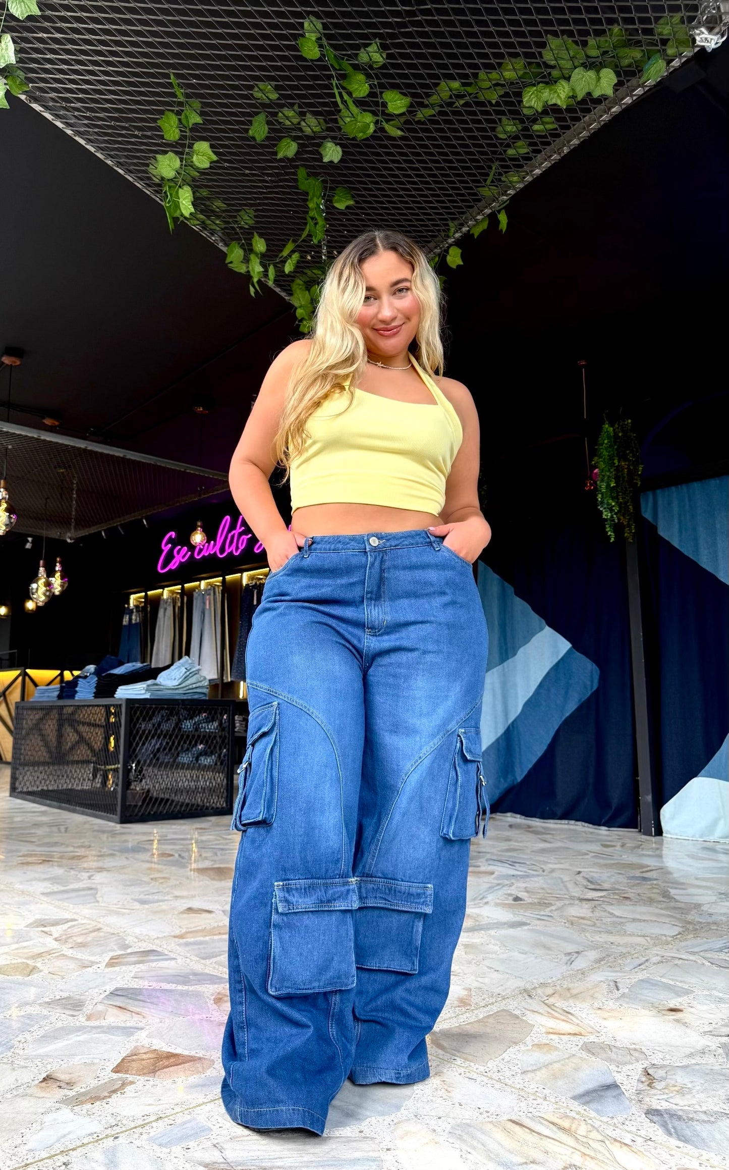 REF: 2504 CARGO ANCHO CON PINZAS LEVANTA COLA HORMA DE CORAZÓN CURVY