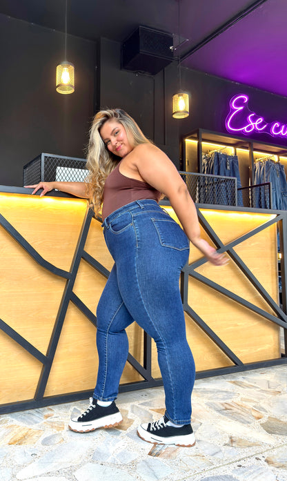 REF: 2230 SKINNY CURVY CLÁSICO, TIRO ALTO EN TELA DENIM FULL STRETCH, OSCURO