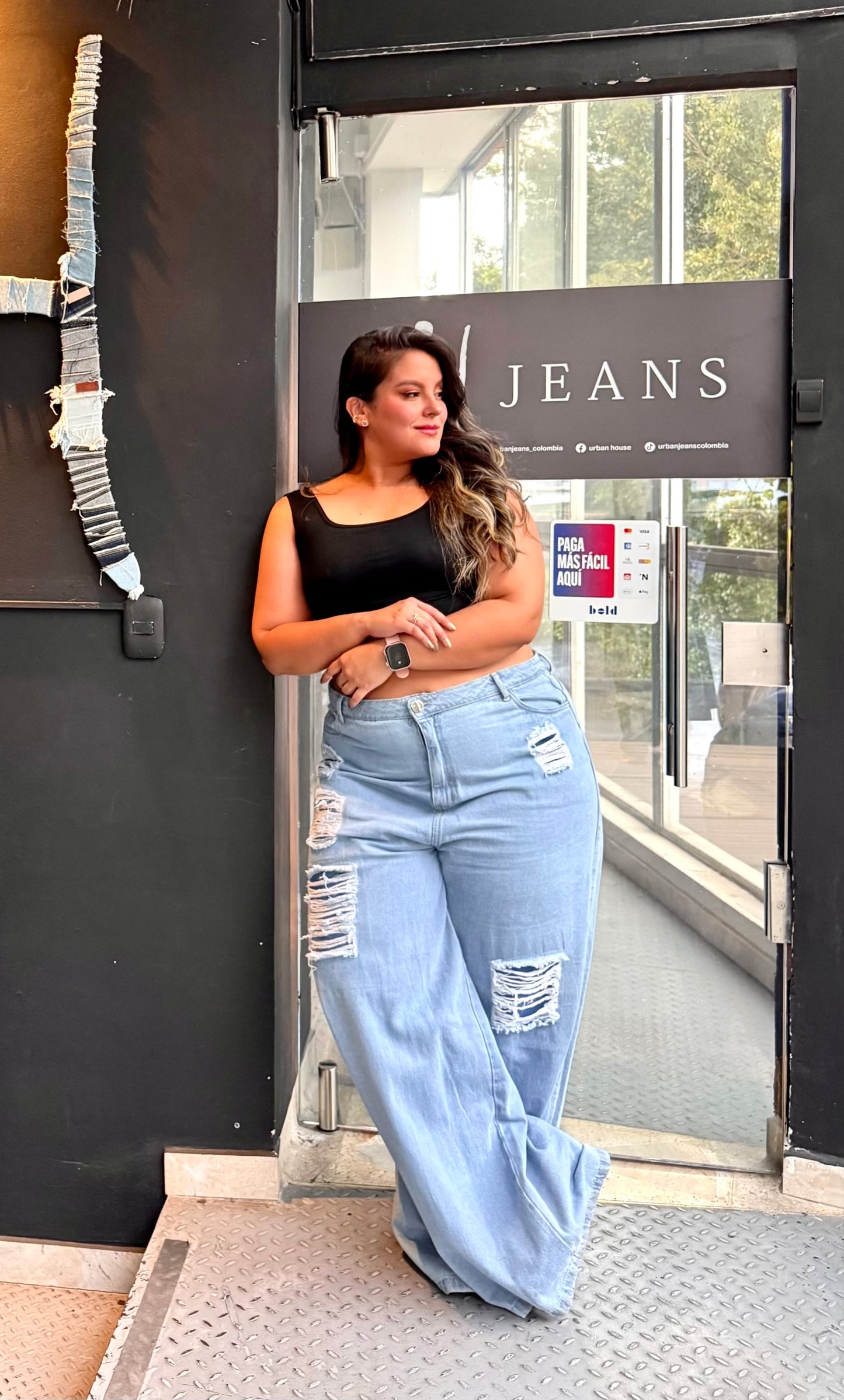 REF: 2515 JEAN CURVY, ANCHO REALMENTE ANCHO CON ROTOS TAPADOS,EN TELA DENIM RÍGIDO.