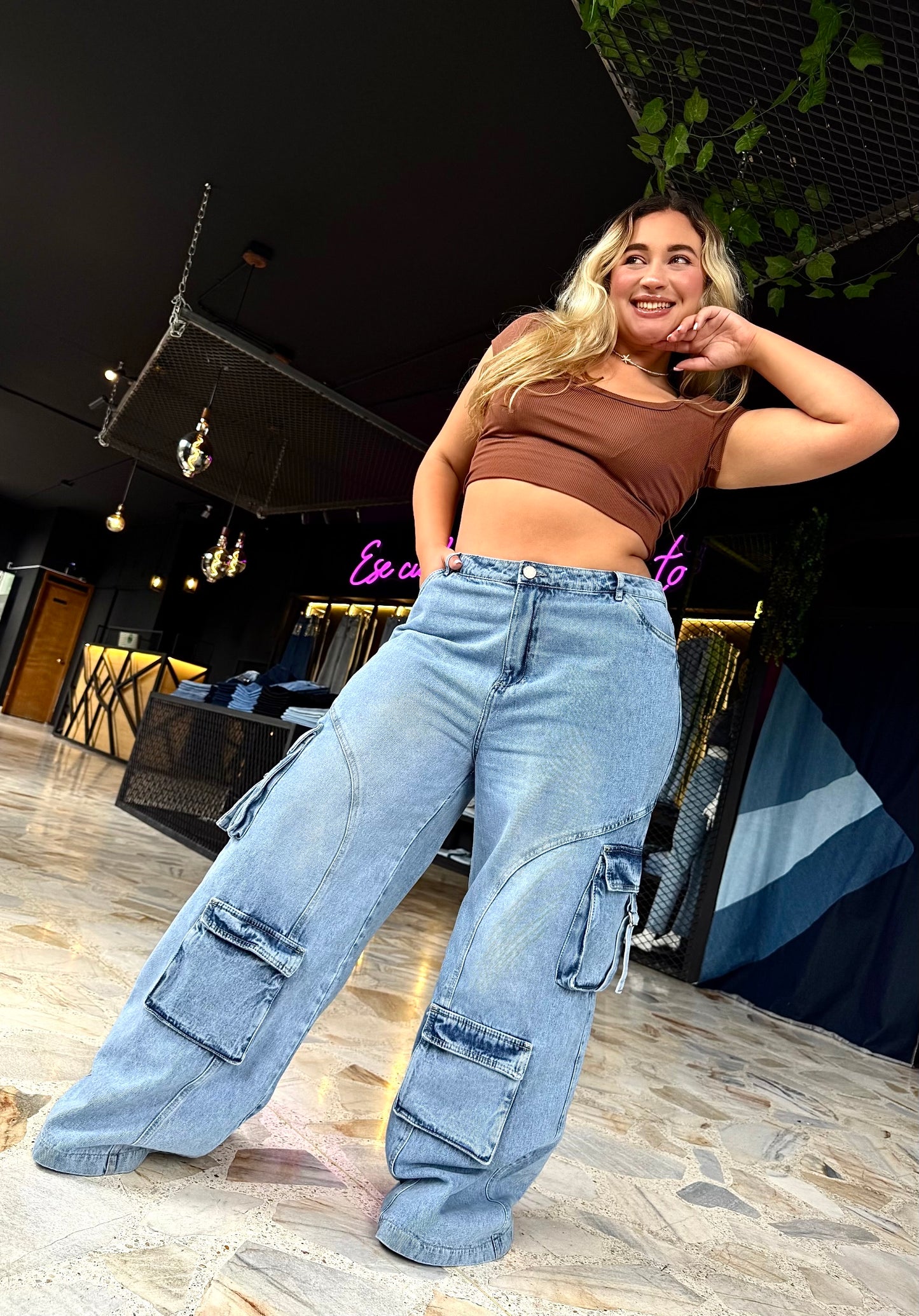 REF: 2504 CARGO ANCHO CON PINZAS LEVANTA COLA HORMA DE CORAZÓN CURVY