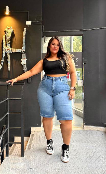 98335 BERMUDA CURVY TIRO ALTO EN TELA DENIM FULL STRETCH AZUL CLARO
