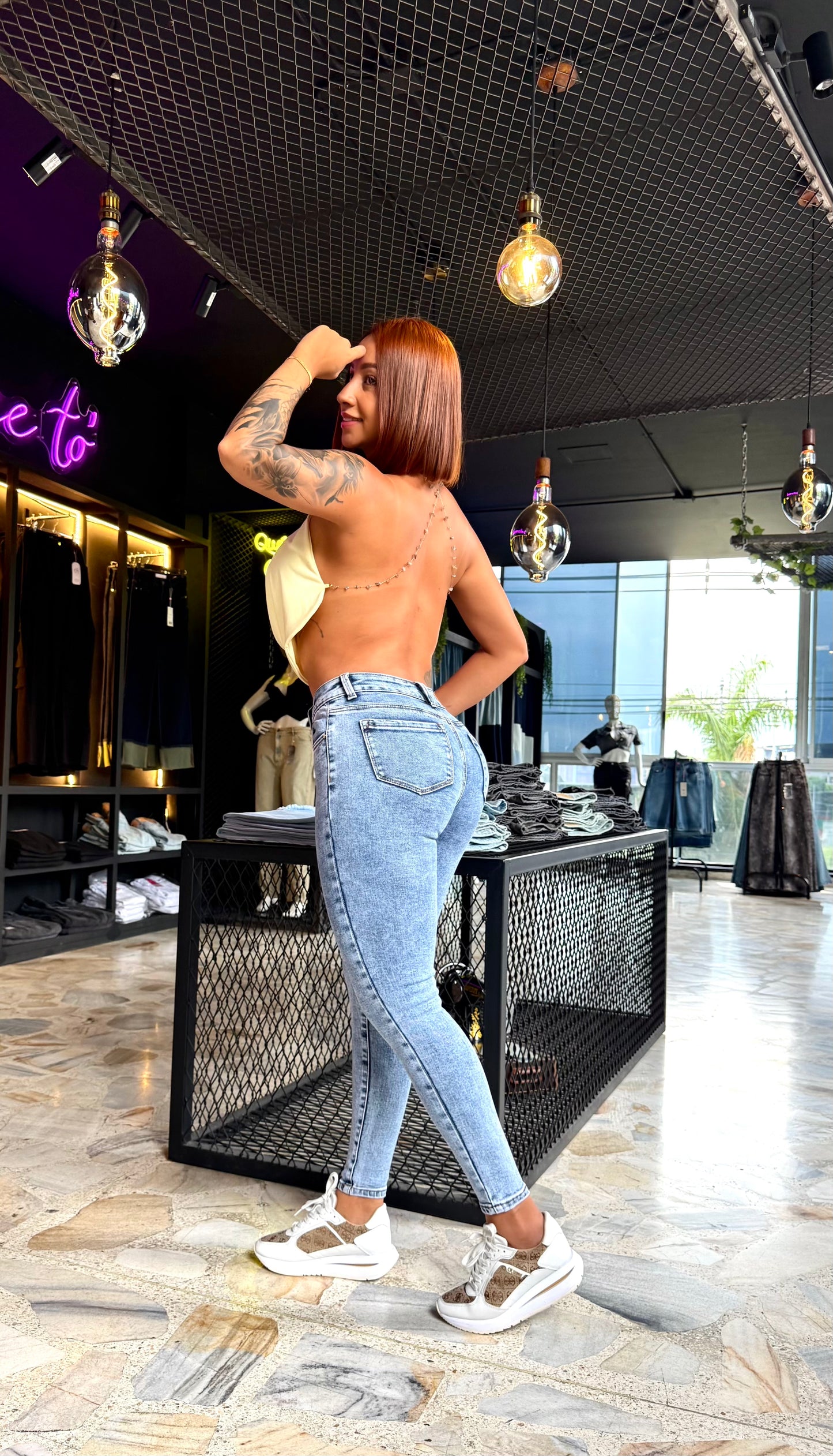 REF: ARF-2056 CLÁSICO EN TELA DENIM STRETCH, AZUL CLARO GASPEADO