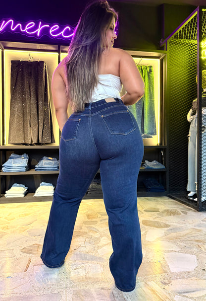 REF: 97477/97478 CLÁSICO BOTA RECTA CURVY TIRO ALTO, LEVANTA COLA EN TELA DENIM STRETCH