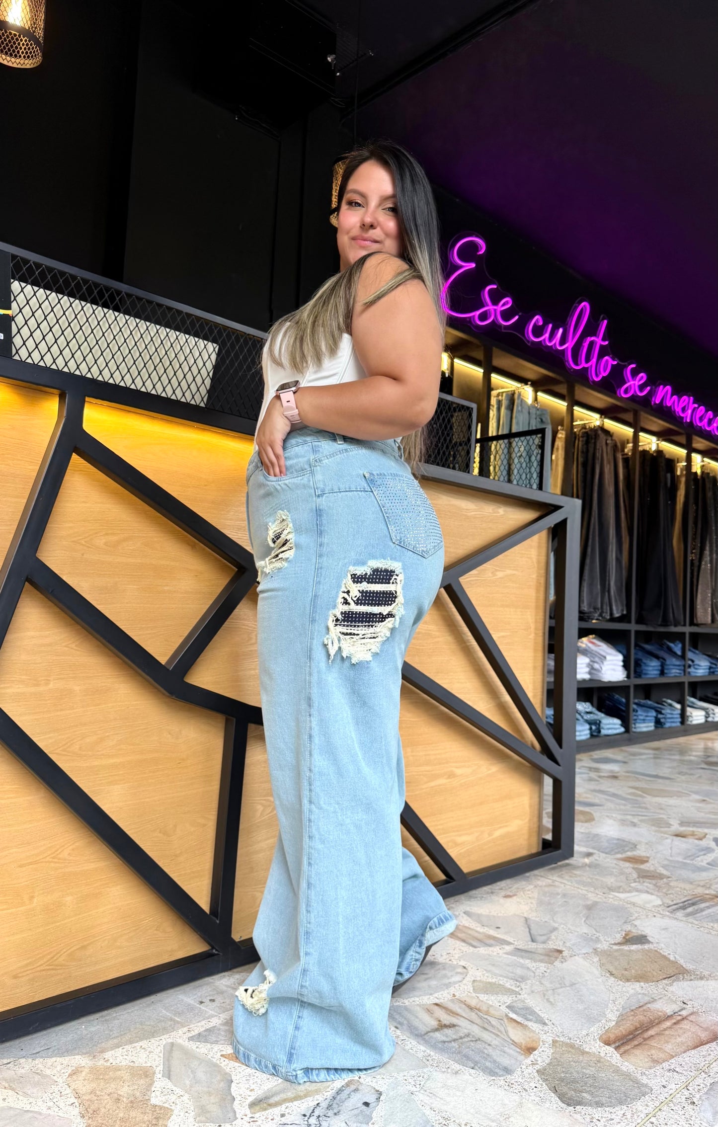 REF: 2513 JEAN CURVY ANCHO REALMENTE ANCHO CON PARCHES EN TELA DENIM