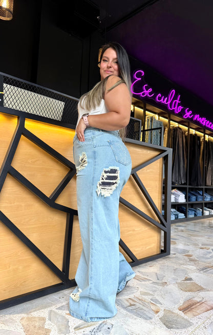 REF: 2513 JEAN CURVY ANCHO REALMENTE ANCHO CON PARCHES EN TELA DENIM