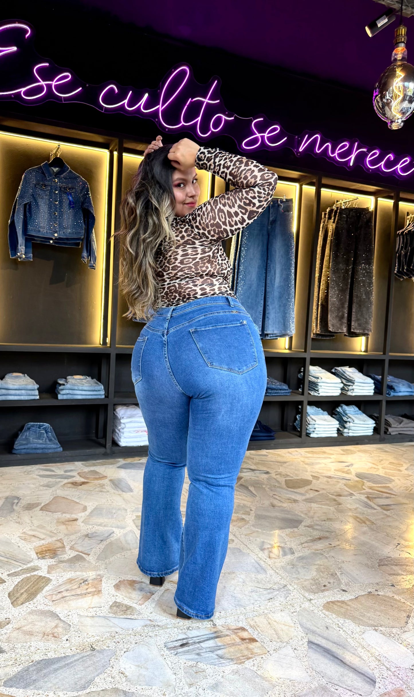 REF: 39380 CURVY RECTO TIRO ALTO EN TELA DENIM FULL STRETCH