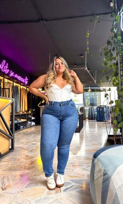 REF: 2225 SKINNY CURVY CLÁSICO, TIRO ALTO EN TELA DENIM FULL STRETCH, INTERMEDIO