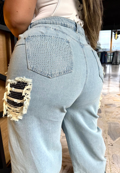 REF: 2513 JEAN CURVY ANCHO REALMENTE ANCHO CON PARCHES EN TELA DENIM