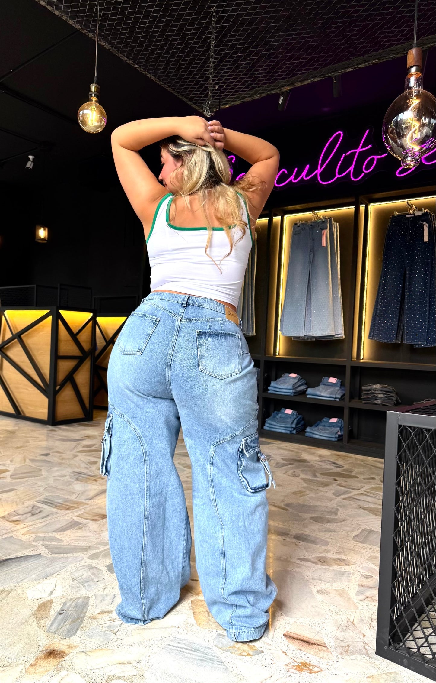 REF: 2504 CARGO ANCHO CON PINZAS LEVANTA COLA HORMA DE CORAZÓN CURVY