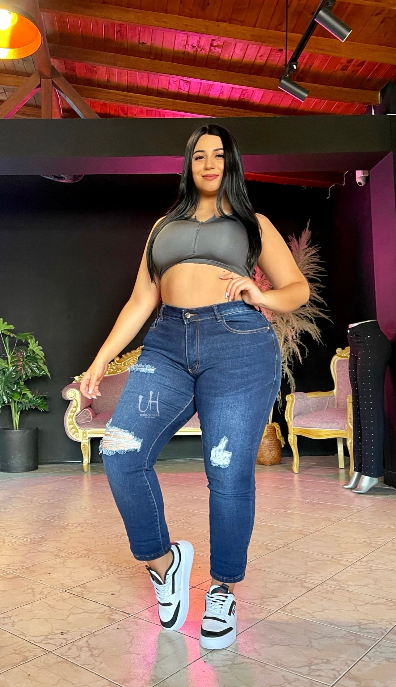 32260: MOM JEAN CURVY EN TELA DENIM FULL STRETCH LEVANTA COLA