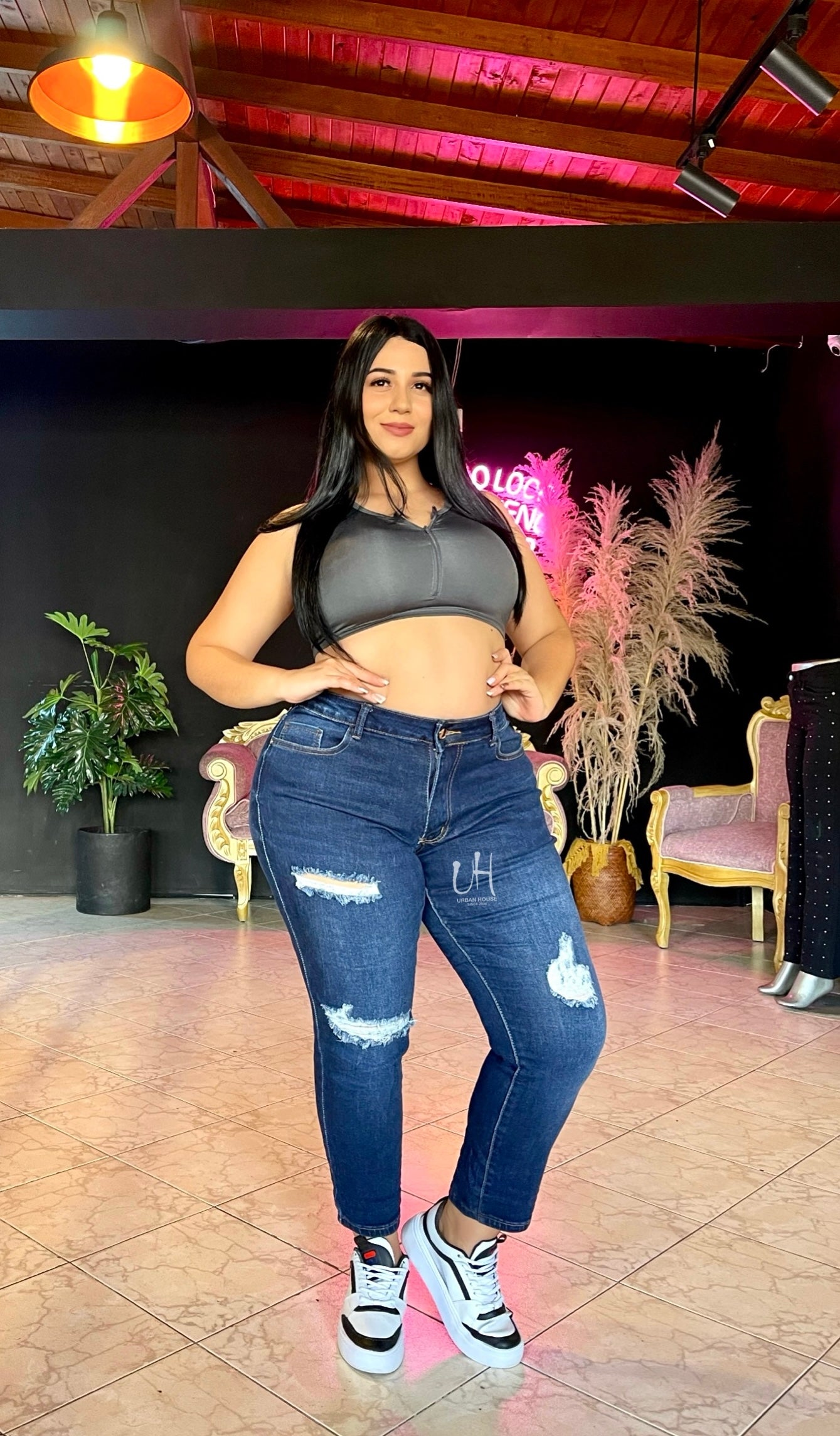 32260: MOM JEAN CURVY EN TELA DENIM FULL STRETCH LEVANTA COLA